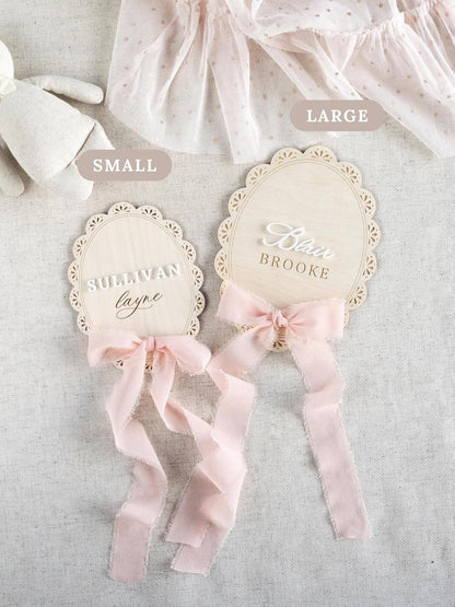Personalized Baby Girl Monthly Milestone Cards – Wooden Name Announcement Plaque with Ribbon Bow, Newborn Photo Prop, Baby Gift Keepsake