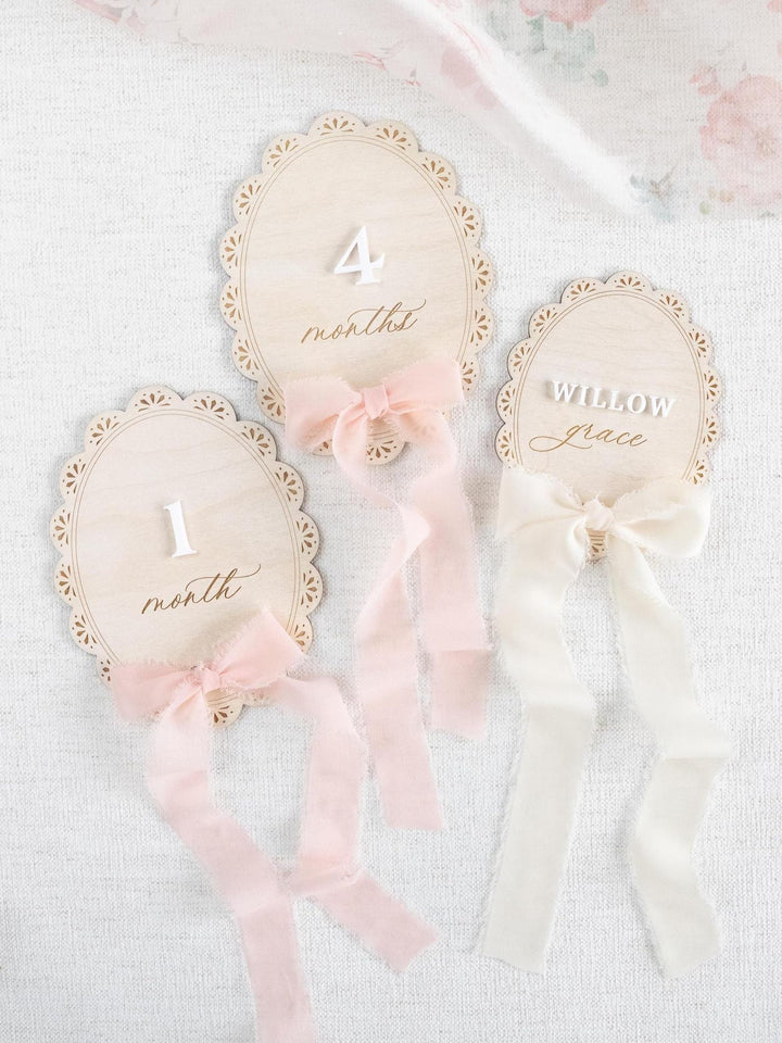 Personalized Baby Girl Monthly Milestone Cards – Wooden Name Announcement Plaque with Ribbon Bow, Newborn Photo Prop, Baby Gift Keepsake